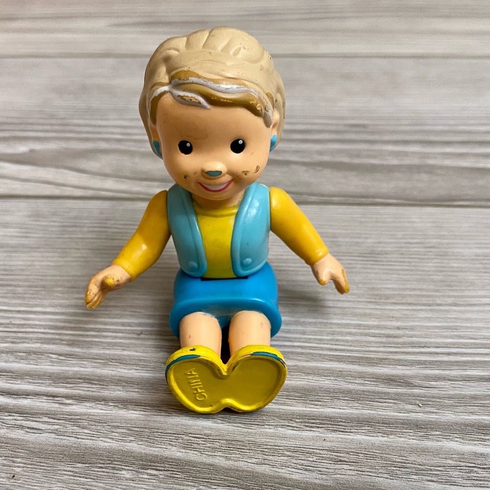 Fisher Price vintage MY FIRST DOLLHOUSE GRANDMA Grandparent 4" Family doll